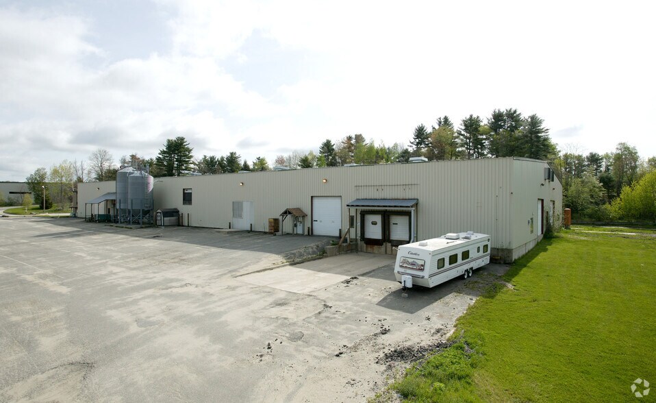 129 Industrial Ln, Torrington, CT à louer - Photo du bâtiment - Image 3 de 8
