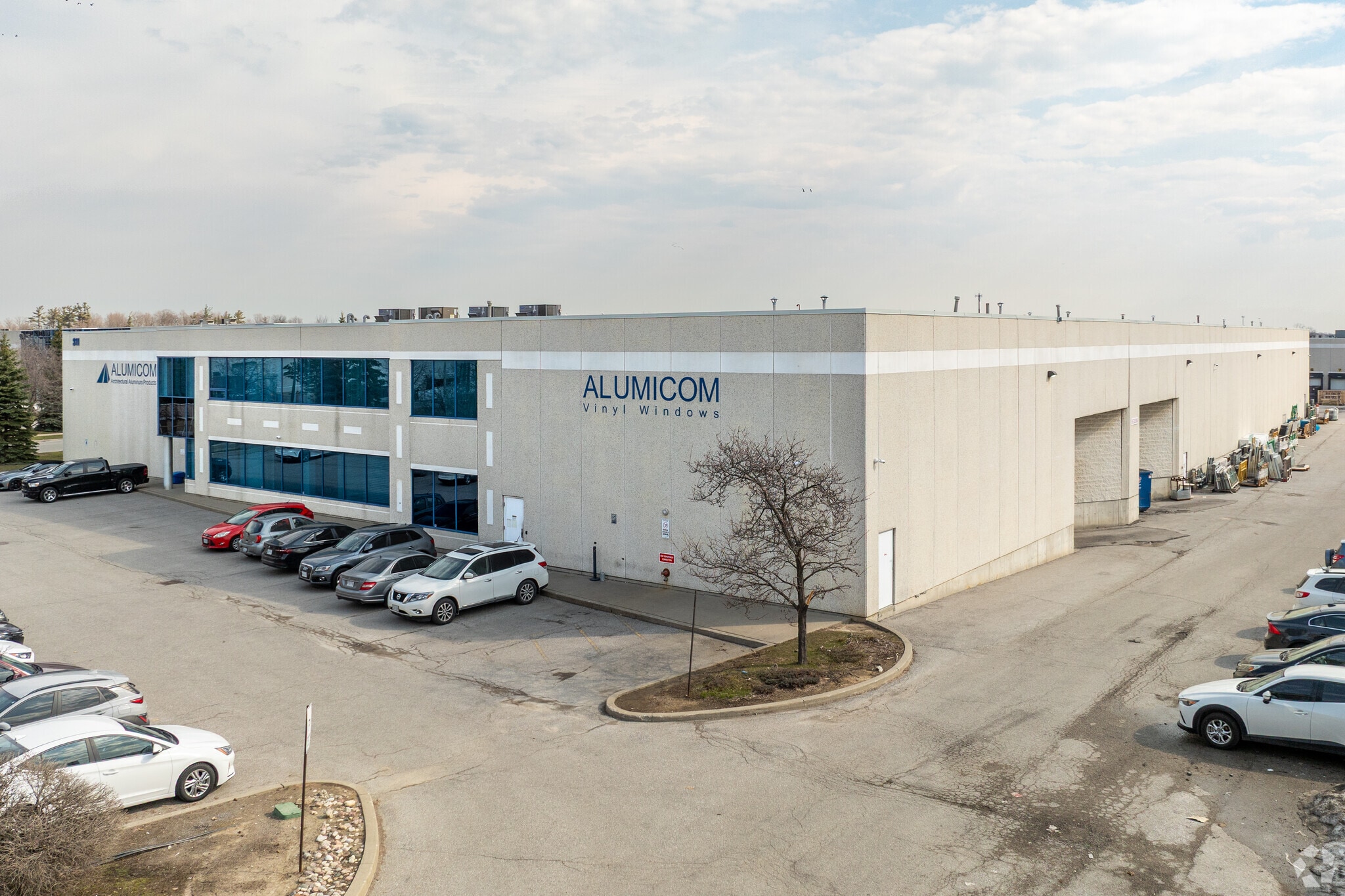 311 Caldari Rd, Vaughan, ON à louer Photo principale- Image 1 de 3