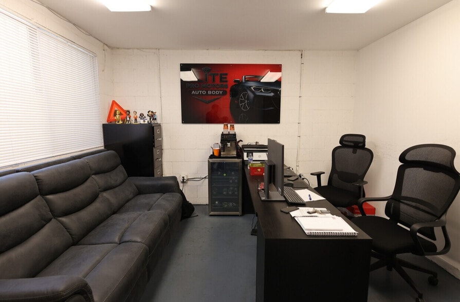 12071 Branford St, Sun Valley, CA for lease - Building Photo - Image 3 of 5