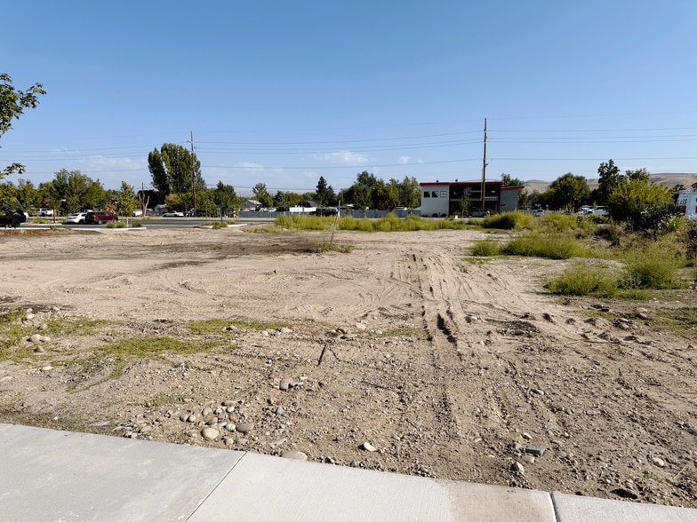 10170 W Carlton Bay Dr, Garden City, ID for sale - Primary Photo - Image 1 of 4