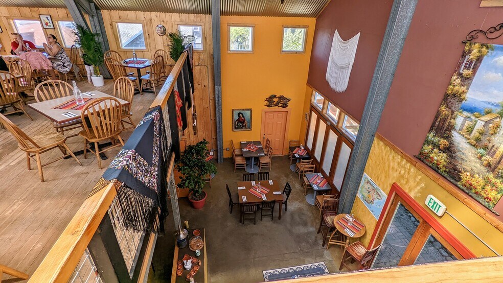 711 NW 2nd Ct, Newport, OR à vendre - Photo intérieure - Image 3 de 7