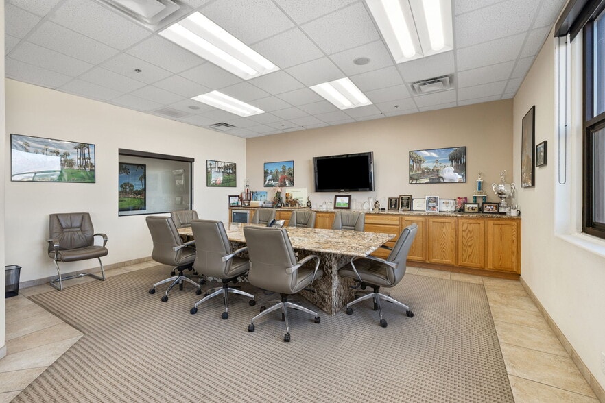 72203 Adelaid St, Thousand Palms, CA à vendre - Photo du bâtiment - Image 3 de 90