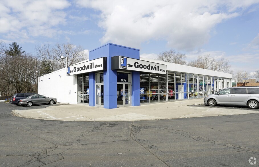 809 N State Route 17, Paramus, NJ à louer - Photo du bâtiment - Image 2 de 5