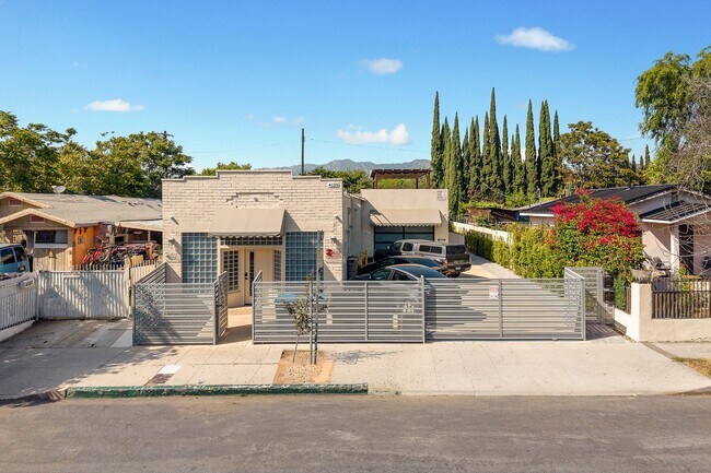 Plus de détails pour 4129 Chevy Chase Dr, Los Angeles, CA - Commerce de détail à vendre