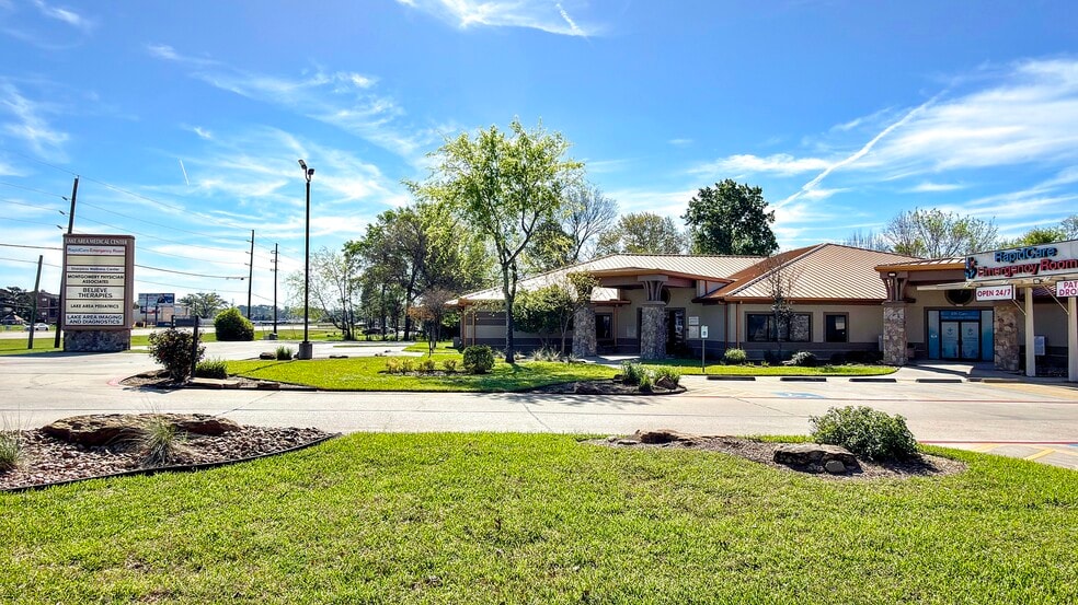 18057 Highway 105 W, Montgomery, TX for lease - Building Photo - Image 2 of 8