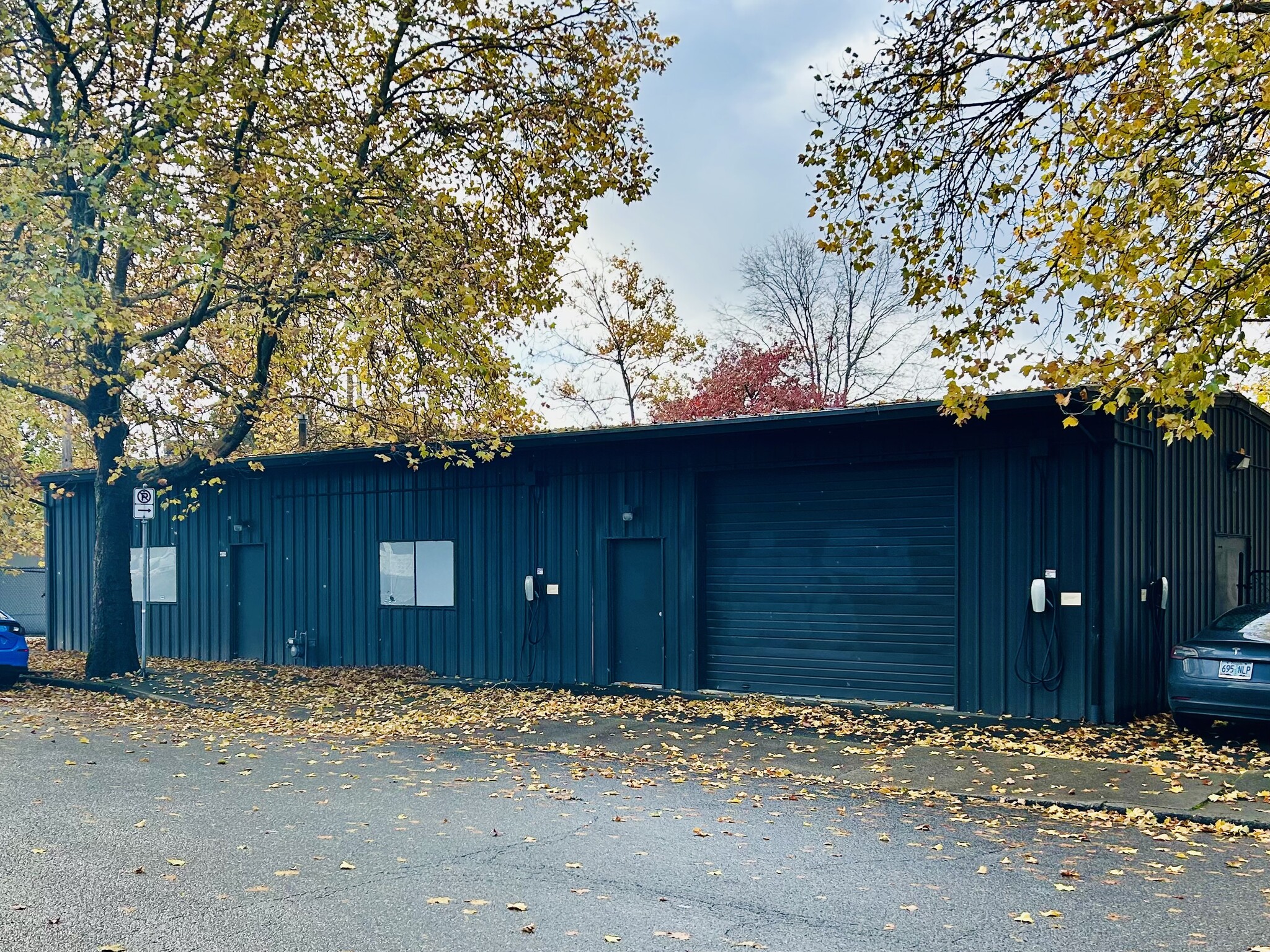 409 NE 8th Ave, Portland, OR for lease Building Photo- Image 1 of 3