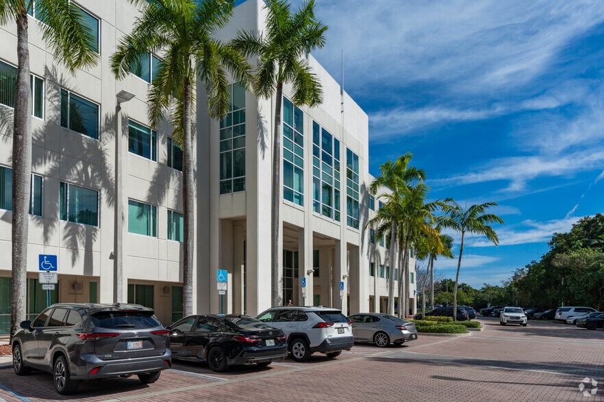 6750 N Andrews Ave, Fort Lauderdale, FL for lease - Building Photo - Image 2 of 5