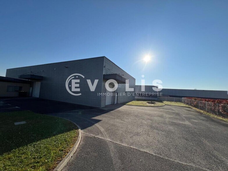 4 Chemin Des Ronzières, Vourles à louer - Photo du bâtiment - Image 2 de 8