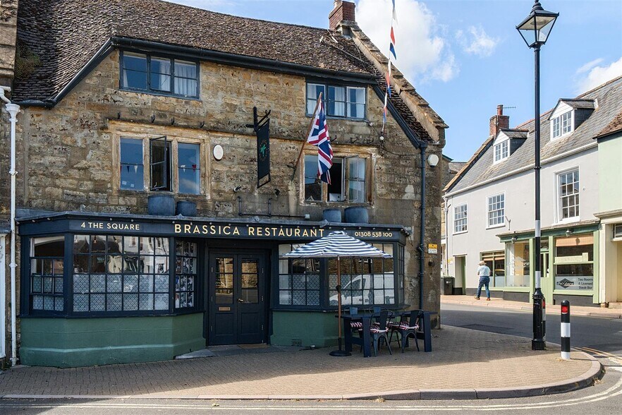 4 The Sq, Beaminster à vendre - Photo du bâtiment - Image 3 de 15