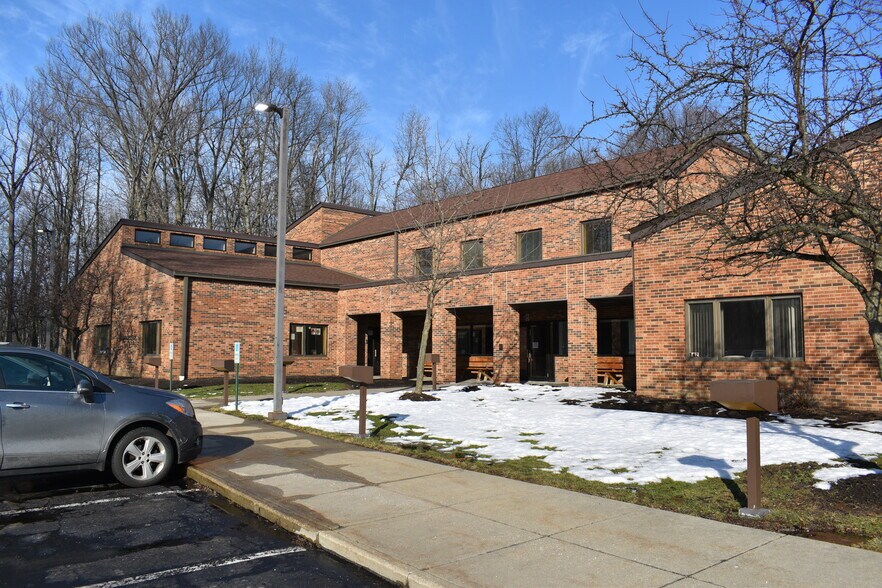 8445 Munson Rd, Mentor, OH à vendre - Photo du bâtiment - Image 2 de 12