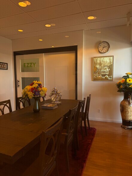 25834 Narbonne Ave, Lomita, CA à louer - Photo du bâtiment - Image 2 de 9