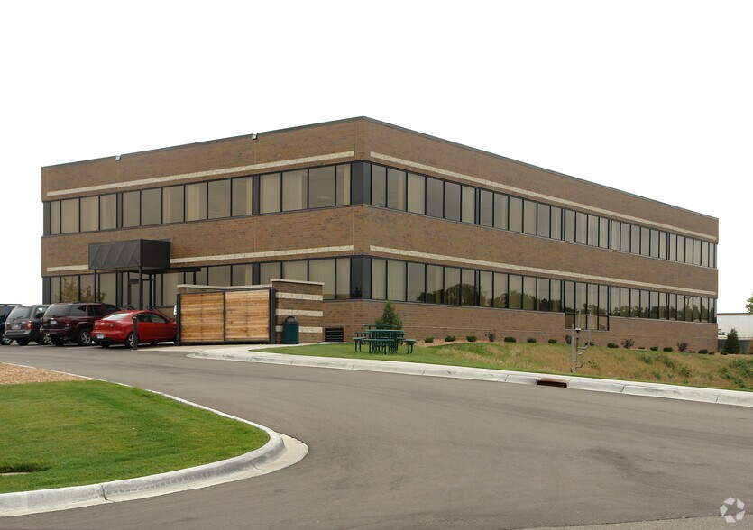 2775 Blue Water Rd, Eagan, MN à vendre - Photo du bâtiment - Image 2 de 2