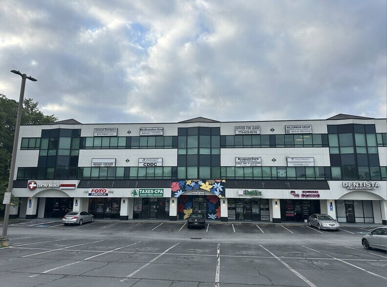 5700-5730 Buford Hwy, Norcross, GA à louer - Photo du bâtiment - Image 2 de 14