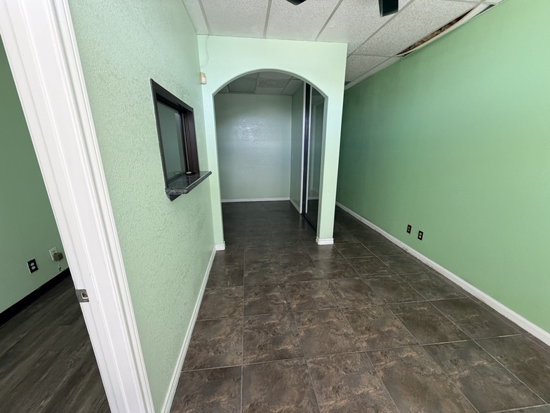 1410 FM-1960 Bypass Rd E, Humble, TX for lease - Interior Photo - Image 3 of 7