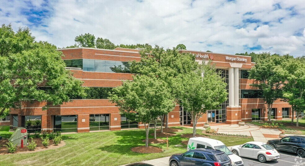 6340 Quadrangle Dr, Chapel Hill, NC à louer - Photo du bâtiment - Image 1 de 4