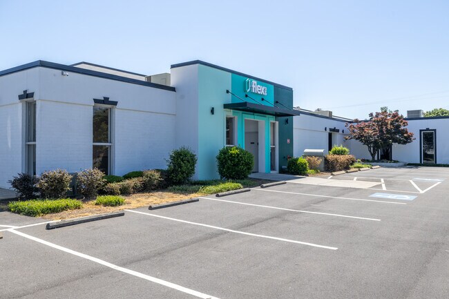 More details for 900 Pressley Rd, Charlotte, NC - Industrial for Lease