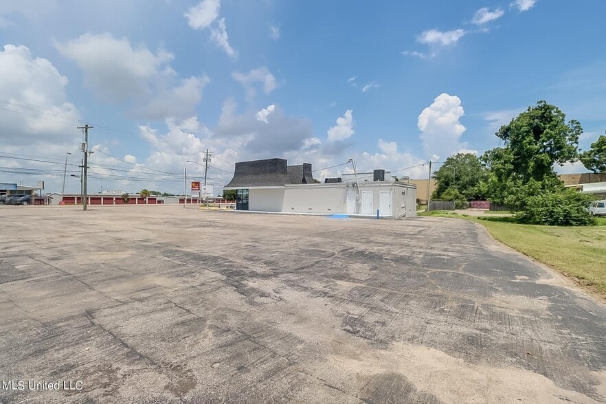 507 Pass Rd, Gulfport, MS à vendre - Photo du bâtiment - Image 3 de 25