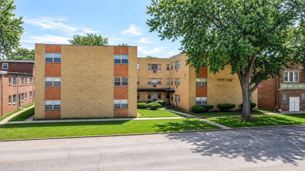 8321 S King Dr, Chicago, IL for sale - Building Photo - Image 1 of 5