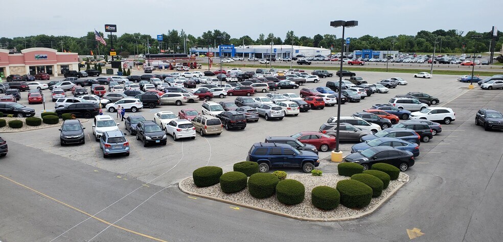 1700 E Boulevard, Kokomo, IN à louer - Photo du bâtiment - Image 2 de 7