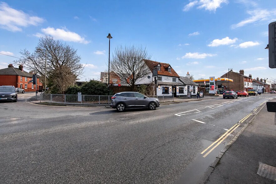 4 Winchester Rd, Romsey for sale - Building Photo - Image 2 of 12