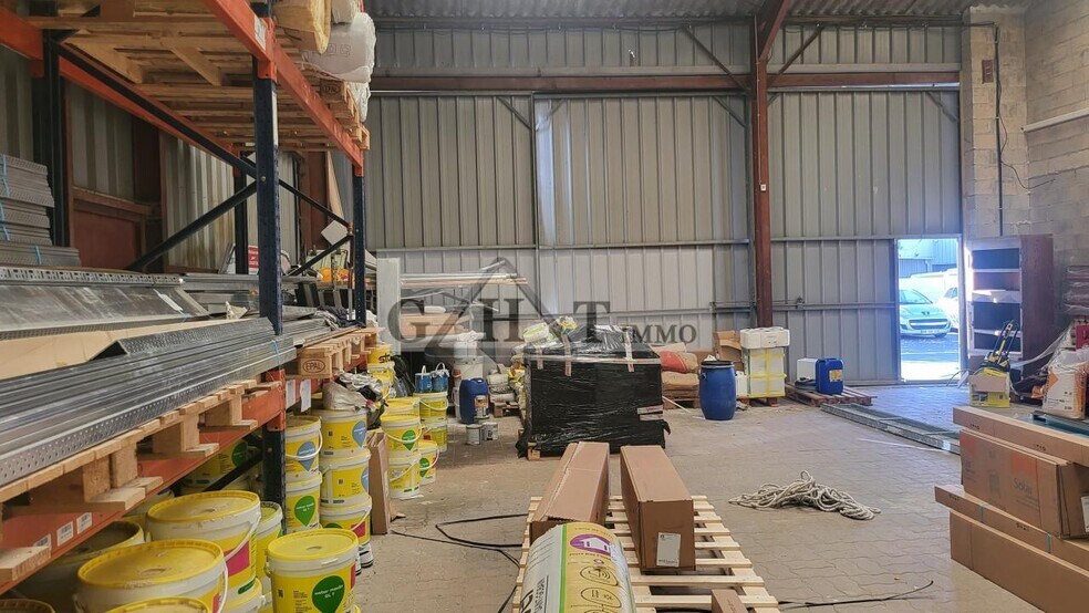 Industrial in Coubron for sale - Interior Photo - Image 2 of 6