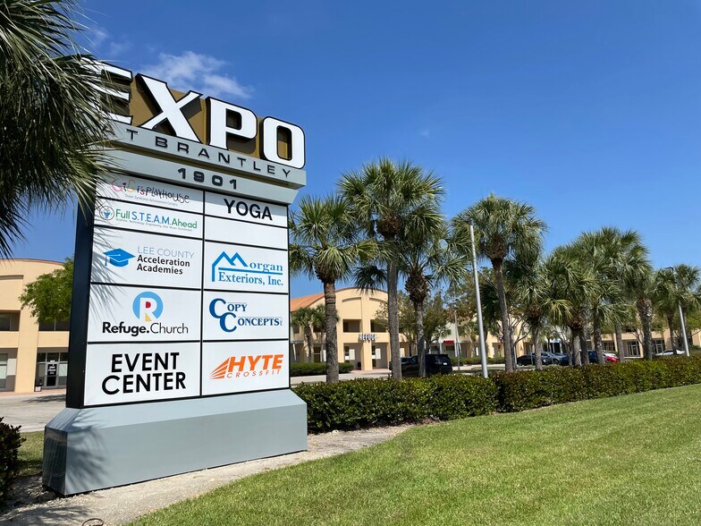 1901 Brantley Rd, Fort Myers, FL à louer - Photo du bâtiment - Image 2 de 16