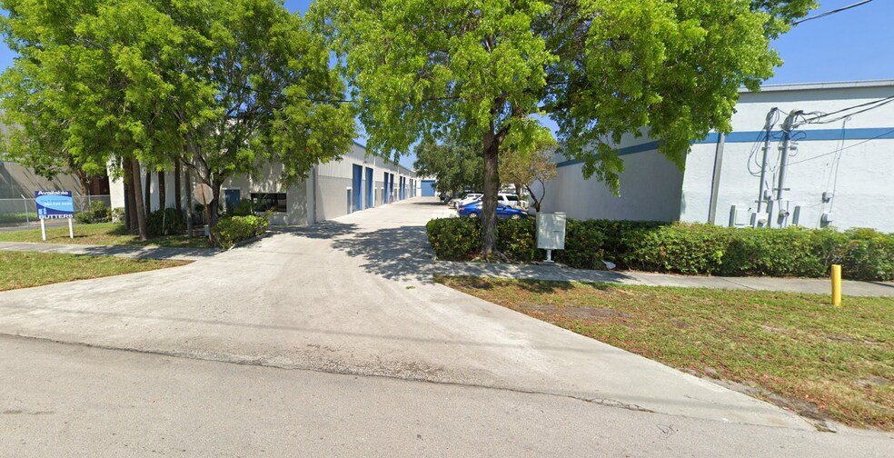 830 S Deerfield Ave, Deerfield Beach, FL à louer - Photo du bâtiment - Image 2 de 3