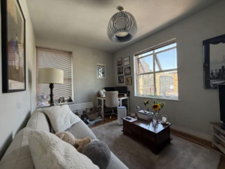 126 Crouch Hl, London for sale - Interior Photo - Image 3 of 12