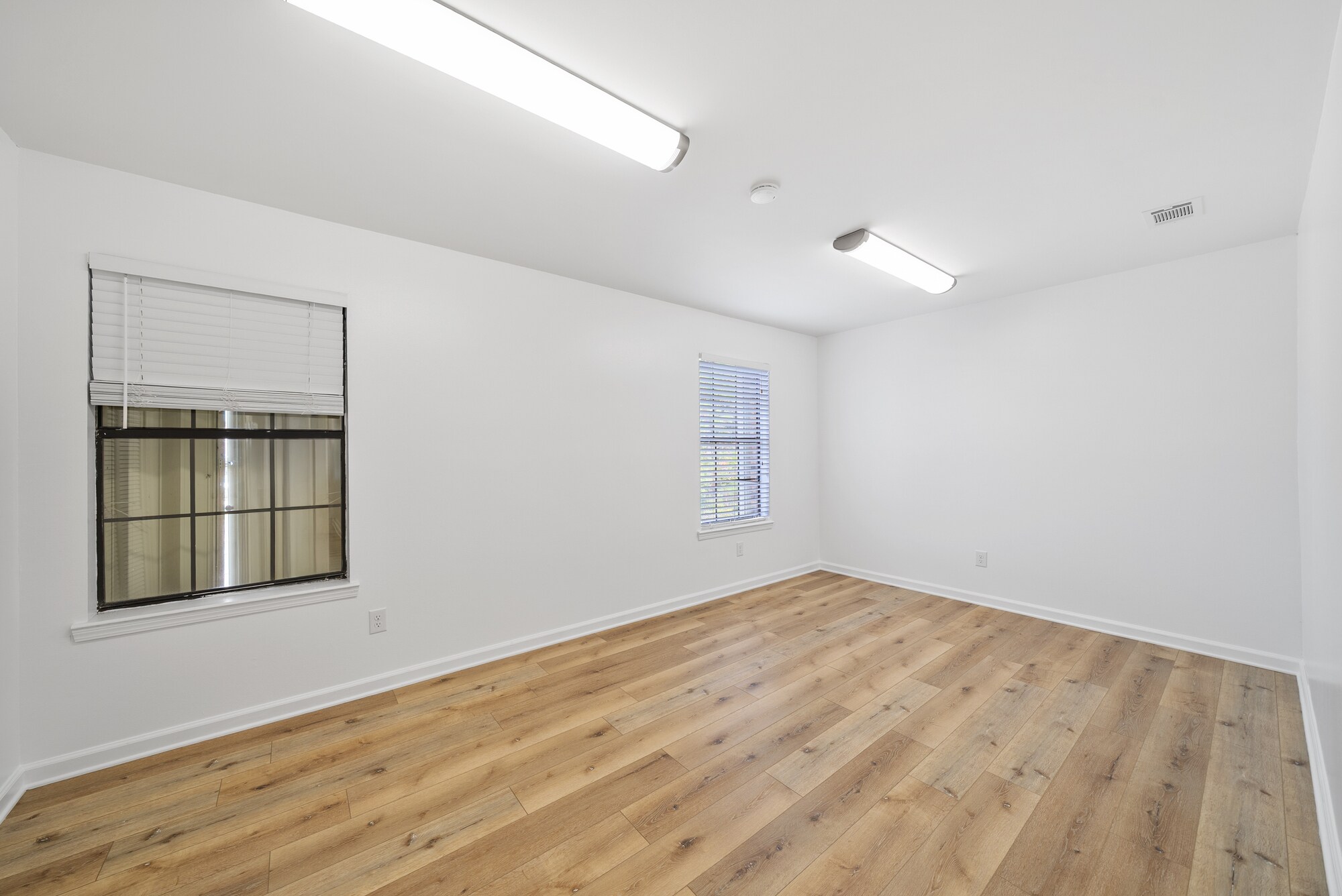 5 Miracle Strip Loop, Panama City Beach, FL for lease Interior Photo- Image 1 of 10