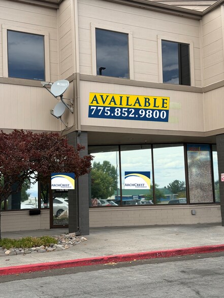 5365 Mae Anne Ave, Reno, NV à louer - Photo du bâtiment - Image 2 de 7