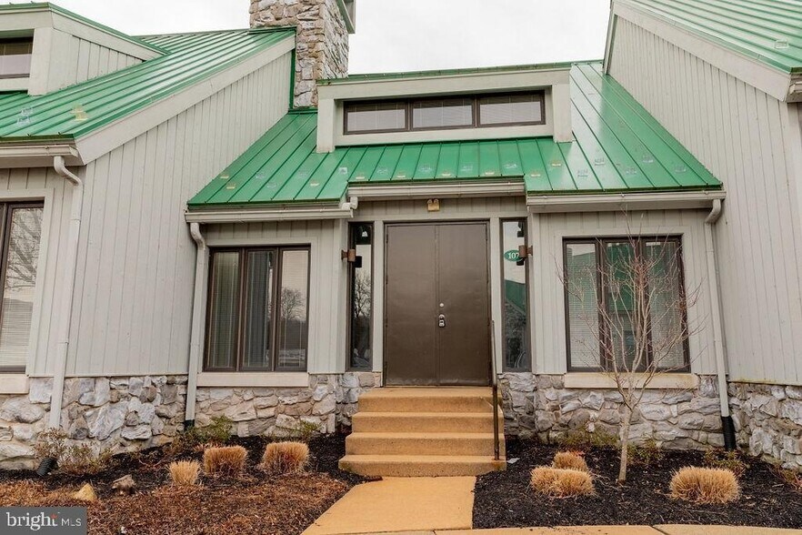 107 John Robert Thomas Dr, Exton, PA à louer - Photo principale - Image 1 de 21