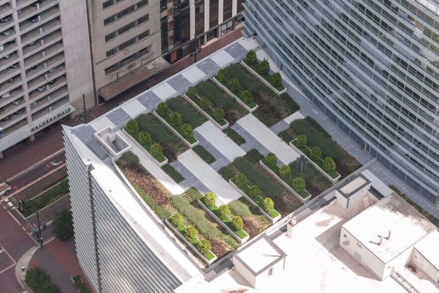 811 Main St, Houston, TX à louer - Photo du bâtiment - Image 3 de 9