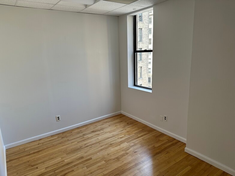 928 Broadway, New York, NY for lease - Building Photo - Image 1 of 4