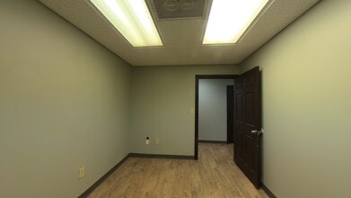 2523 Roosevelt Hwy, College Park, GA for lease Interior Photo- Image 2 of 2