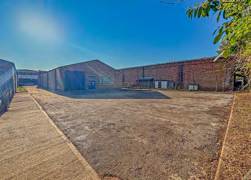 66 Bilton Way, Luton à louer - Photo du bâtiment - Image 2 de 3