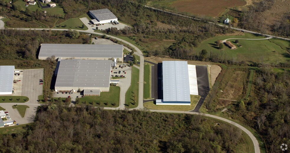 321 Cherry Hill Dr, Latrobe, PA à louer - Aérien - Image 2 de 9