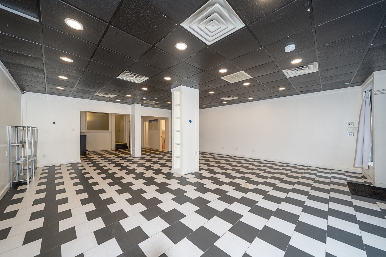 860 Bergen Ave, Jersey City, NJ for lease Interior Photo- Image 1 of 17
