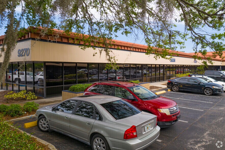 9280 Bay Plaza Blvd, Tampa, FL à louer - Photo du bâtiment - Image 2 de 49
