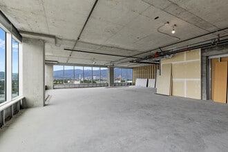 1700 Dickson Av, Kelowna, BC à louer Photo intérieure- Image 1 de 6