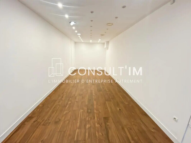 Retail in Paris for lease - Interior Photo - Image 3 of 3
