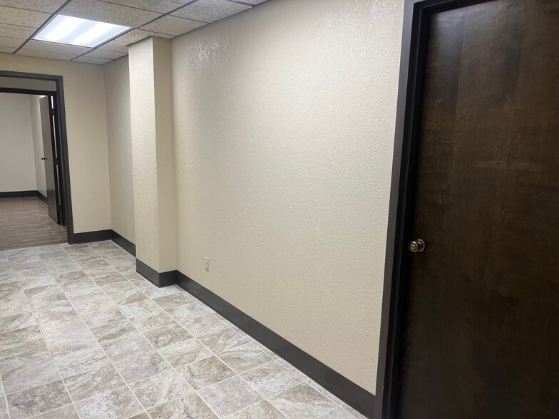 100 N St Joseph Ave, Evansville, IN for lease - Interior Photo - Image 2 of 12