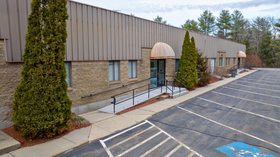 4 Industrial Pky, Brunswick, ME à louer - Photo du bâtiment - Image 3 de 92