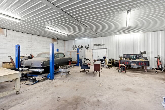 Plus de détails pour 101 Watering St, Tabor City, NC - Flex à vendre