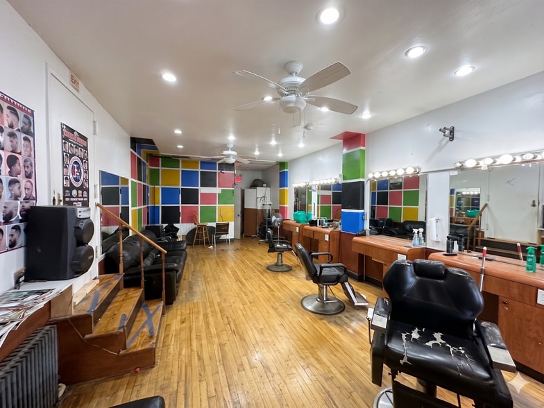 966 Utica Ave, Brooklyn, NY for lease - Building Photo - Image 2 of 4