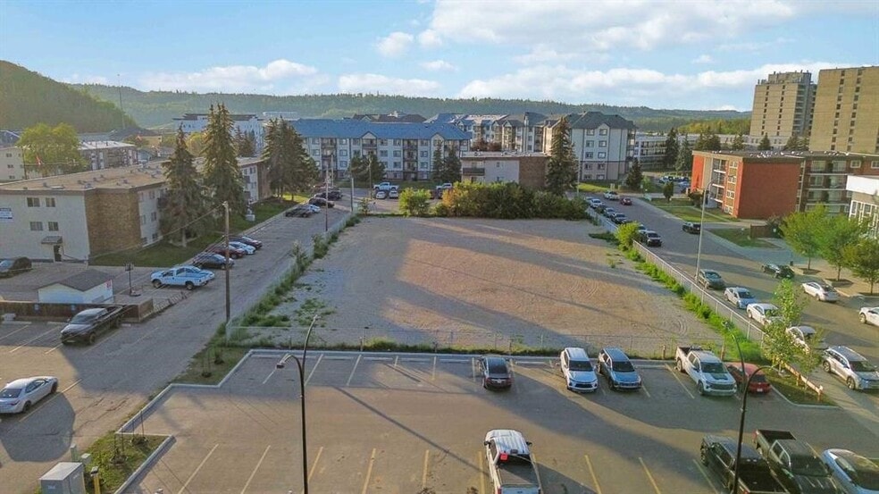 10013-10119 Manning ave, Fort McMurray, AB à vendre - Photo du bâtiment - Image 2 de 9