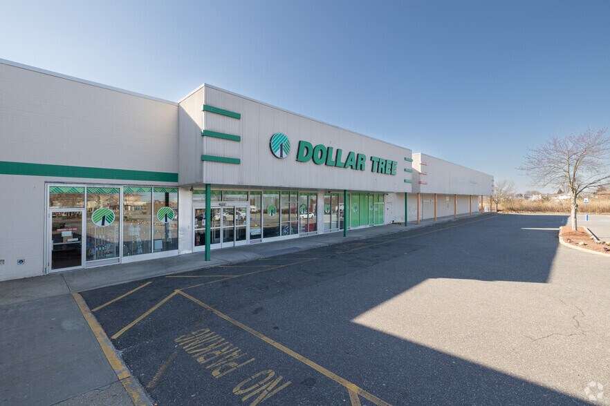 1000 W Montauk Hwy, West Babylon, NY à louer - Photo du bâtiment - Image 2 de 3