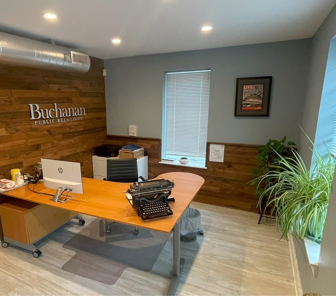 890-892 County Line Rd, Bryn Mawr, PA à vendre - Photo du bâtiment - Image 2 de 8