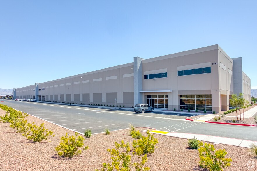 3732 N Las Vegas Blvd, Las Vegas, NV à louer - Photo principale - Image 2 de 3