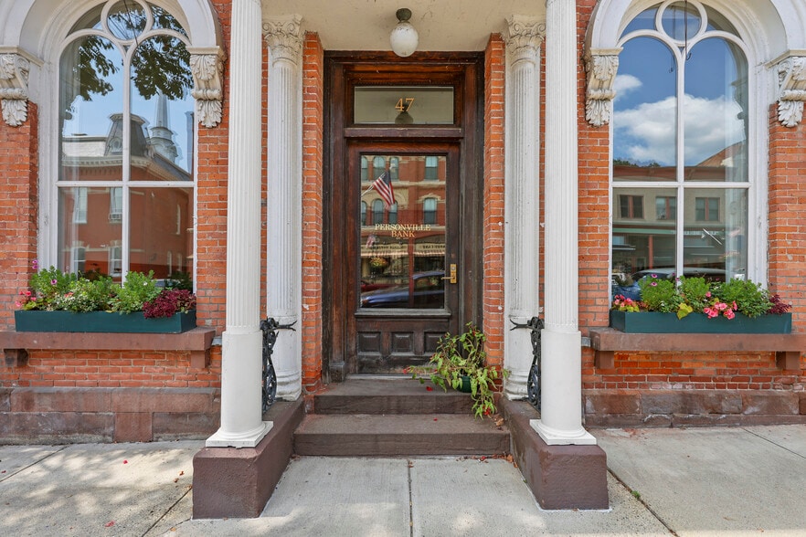 47 Main St, Lee, MA à vendre - Photo du bâtiment - Image 2 de 24