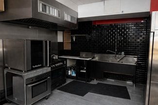 Plus de détails pour 676 Nostrand Ave, Brooklyn, NY - Commerce de détail à louer